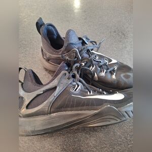 Mens Nike Black and Gray Athletic Sneakers, Size 9.5